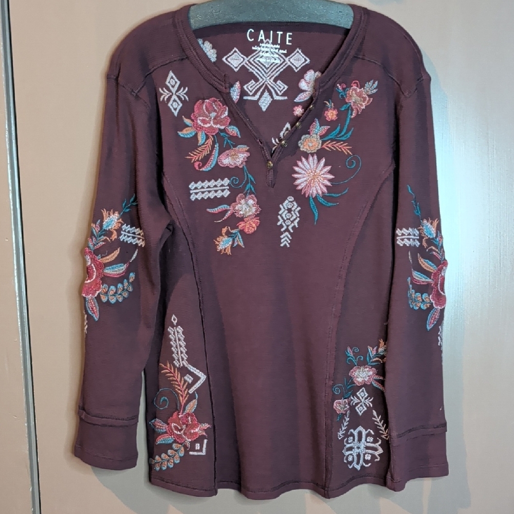 Caite Vee Top In Waffle Weave Women's Embroidered Top